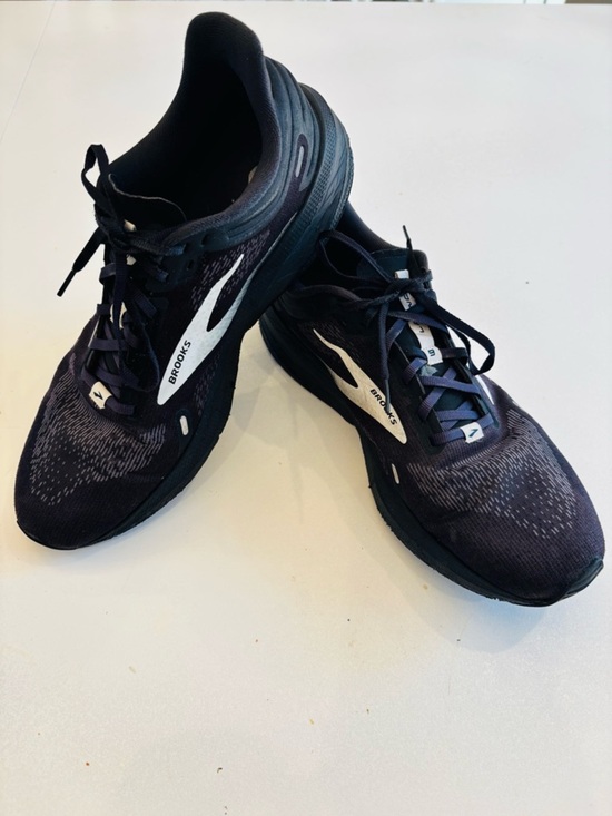 Brooks Launch 9 Men\'s Athletic Running Shoes in Black with White Logo size 13
